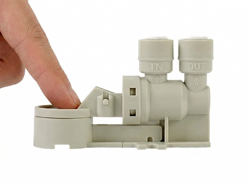 將防漏斷水器上蓋按壓回原位，恢復淨水器供水