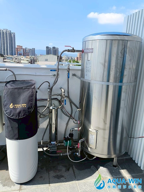 台北大安大樓屋頂安裝 AWJ25L 紅腰帶軟水機與 15 吋大胖水塔單道過濾器，全戶淨化軟水系統實際安裝情形實拍