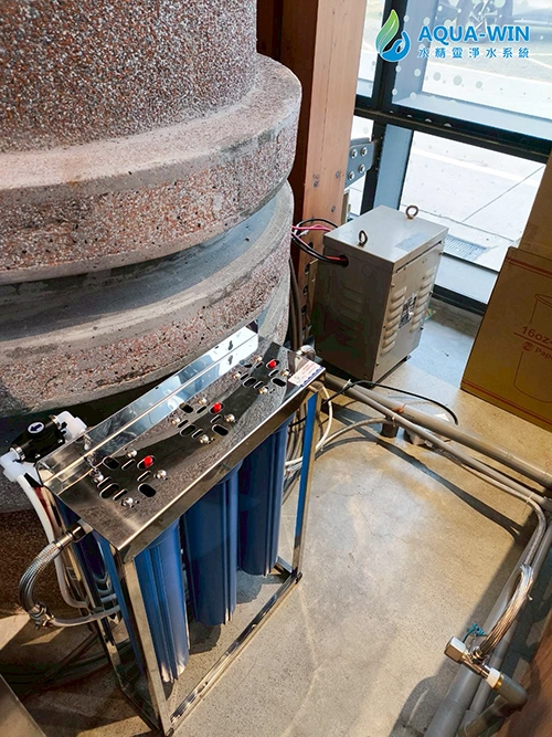 高雄鳥松透天住宅水塔旁安裝 20 吋白鐵大胖三道過濾器，白鐵腳架搭配PP＋活性碳＋樹脂濾心全戶淨水系統實拍