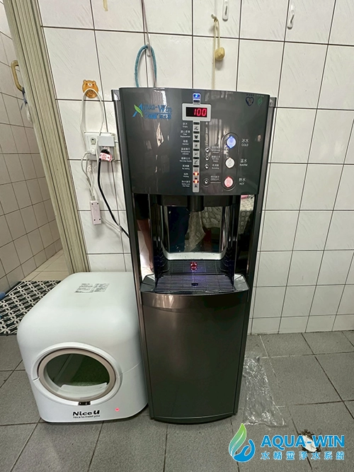 嘉義市透天住宅安裝 AW-009立式三溫智慧型飲水機，冰溫熱落地型飲水設備實際安裝實拍