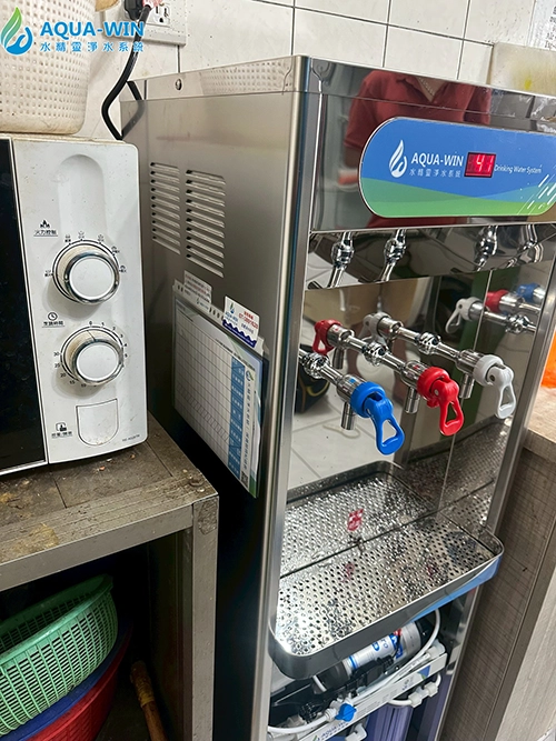 台南永安透天立式不銹鋼冰溫熱三溫飲水機側面實際安裝案例