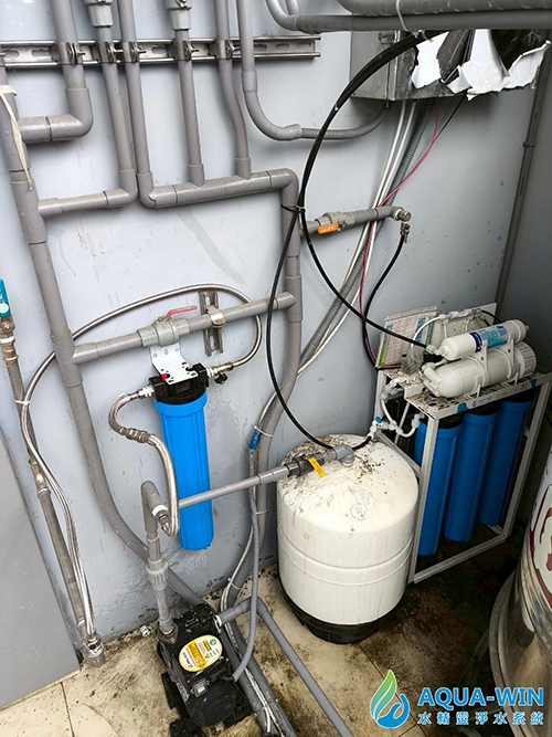高雄小港區透天500G大流量商用RO純水機實際安裝案例,搭配前置過濾、壓力桶與加壓設備配置